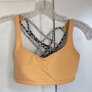 Lululemon size 4 sports bra